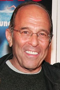 Jeffrey Kramer interpreta Voiceover Actor