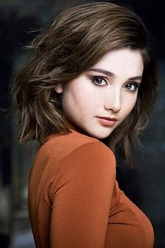Amanda Arcuri interpreta Rebecca