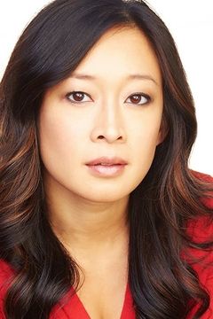 Camille Chen interpreta Dr. Chin