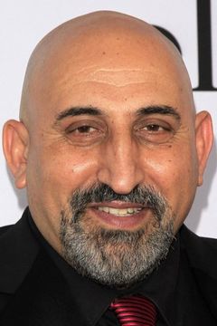 Marco Khan interpreta Emigrant