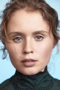 Eliza Scanlen interpreta Amma Crellin