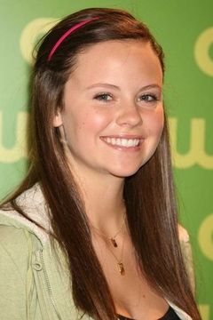 Sarah Ramos interpreta Dr. Caitlin Lenox