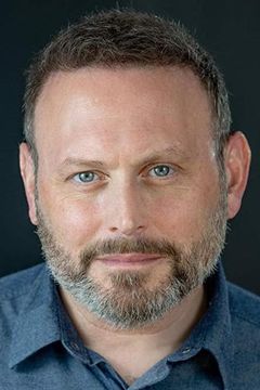 Todd Cerveris interpreta Casey