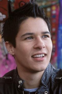 Oliver James interpreta Ian Wallace
