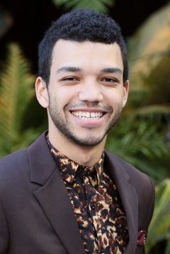 Justice Smith interpreta Justin / A