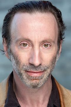 Matthew James interpreta Man 2