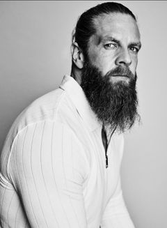 Tom Tidiman interpreta Kraken Foreman