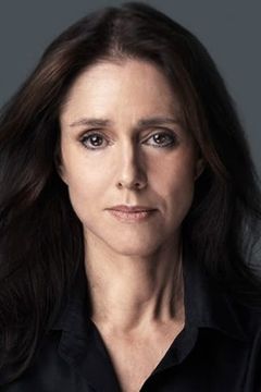 Julie Taymor interpreta Self