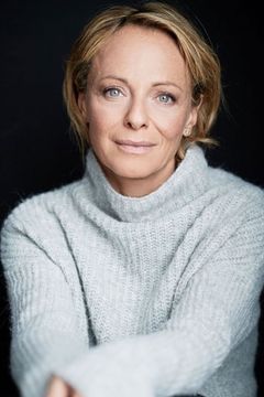 Jo Kern interpreta Mutter Hannah & Sarah