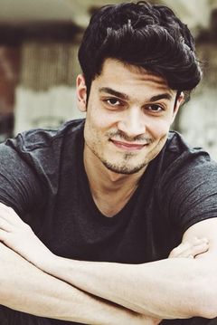 Giacomo Fadda interpreta Pedestrian #3 with Directions