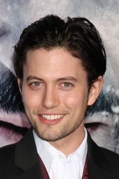 Jackson Rathbone interpreta Rallah