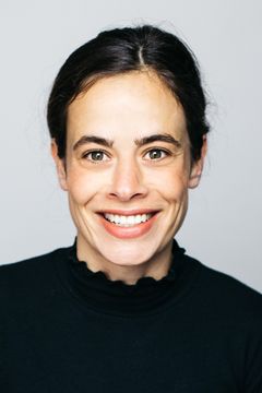 Maya Haddad interpreta Frauenärztin Dr. Kohl