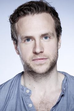Rafe Spall interpreta Noel