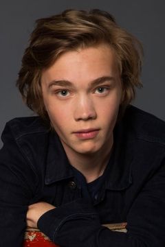 Charlie Plummer interpreta John Paul Getty III