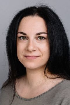 Vera Pleshanova interpreta lady on the waterfront