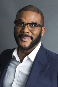 Tyler Perry interpreta Admiral Richard Barnett