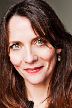 Anna Wilson-Jones interpreta Lady Emma Portman
