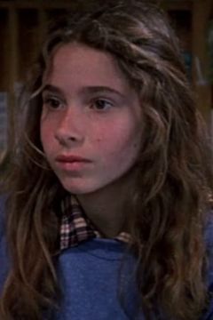 Tasha Zemrus interpreta Louise