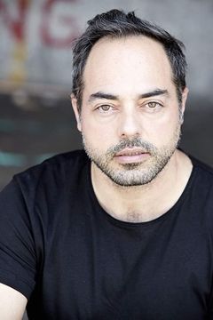 Mario Tardón interpreta Andrew
