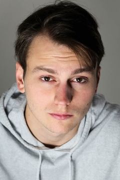 Maxence Perrin interpreta Pépinot