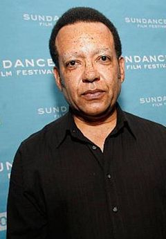 Wendell B. Harris Jr. interpreta Daniel Burdon