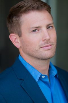 Jason Ferguson interpreta Travis