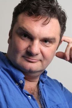 Martin Leutgeb interpreta Otto Brenner