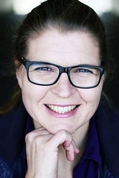 Melanie Struve interpreta Frau Hartmann