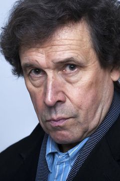 Stephen Rea interpreta Frank Dunne
