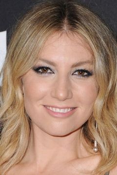 Ari Graynor interpreta Young Woman