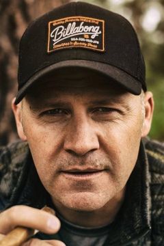 Rorke Denver interpreta Lieutenant Rorke