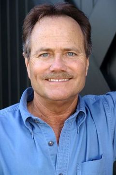 Jon Provost interpreta Bradley