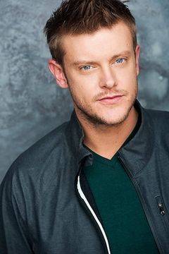 Dane Davenport interpreta Creative Executive #2