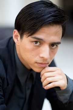 Shinnosuke Mitsushima interpreta Akira Kawashima