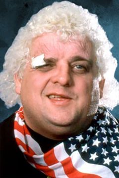 Virgil Runnels interpreta Dusty Rhodes (voice)