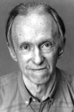 William Duell interpreta Emmett Wilson