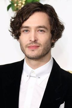 Alexander Vlahos interpreta Sir Mordred