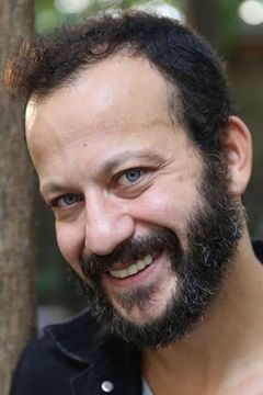 Riza Kocaoğlu interpreta Kağıt Toplayıcı
