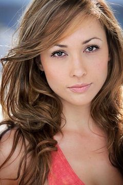Jennifer Field interpreta Lacey Samson
