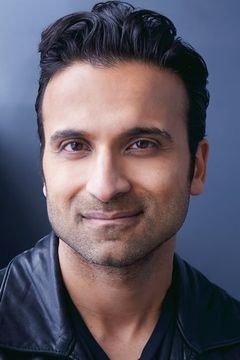 Huse Madhavji interpreta Dr. Shahir Hamza