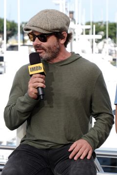 Mickey Gooch Jr. interpreta Robin's Date