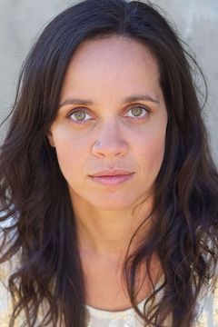 Jada Alberts interpreta Detective Kate Rylett