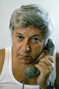 Paolo Villaggio interpreta Giovanni Benelli
