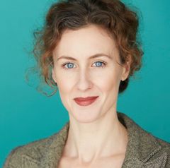 Kate Campbell interpreta Above-It-All Journalist