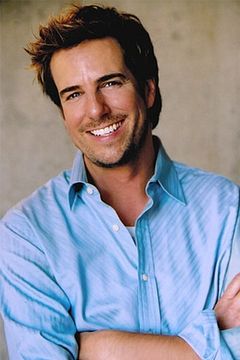 Grant George interpreta Additional Voices (voice)