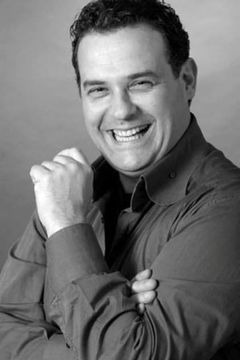 Niki Giustini interpreta Pus