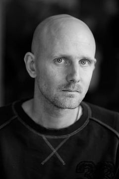 David Wiberg interpreta Benny
