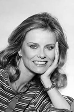 Brooke Bundy interpreta Leah