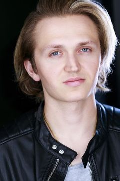 Alexander Carstoiu interpreta Mickie