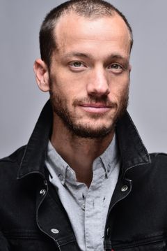 Elliott Ehlers interpreta Harvard Student (uncredited)